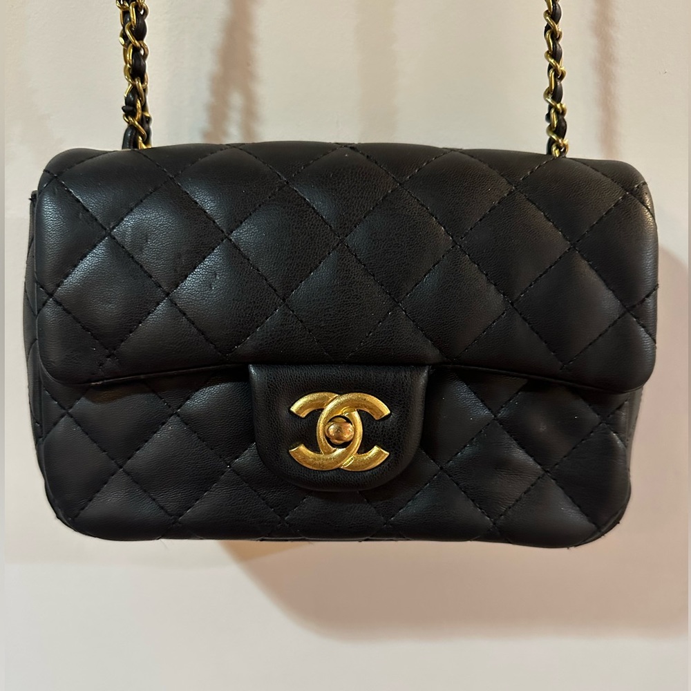 CHANEL FLAP PURSE ****VINTAGE****